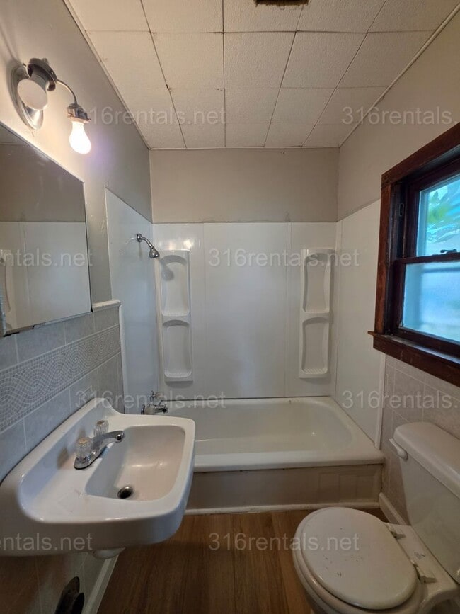 Photo - 112 N Kansas Ave