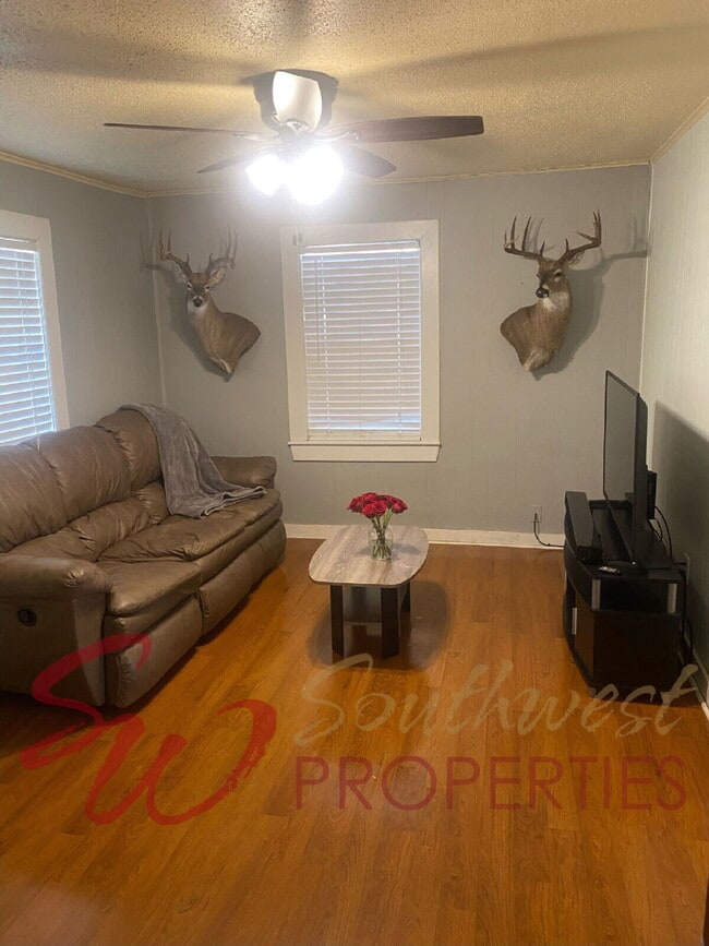 Photo - One bedroom home with great backyard!