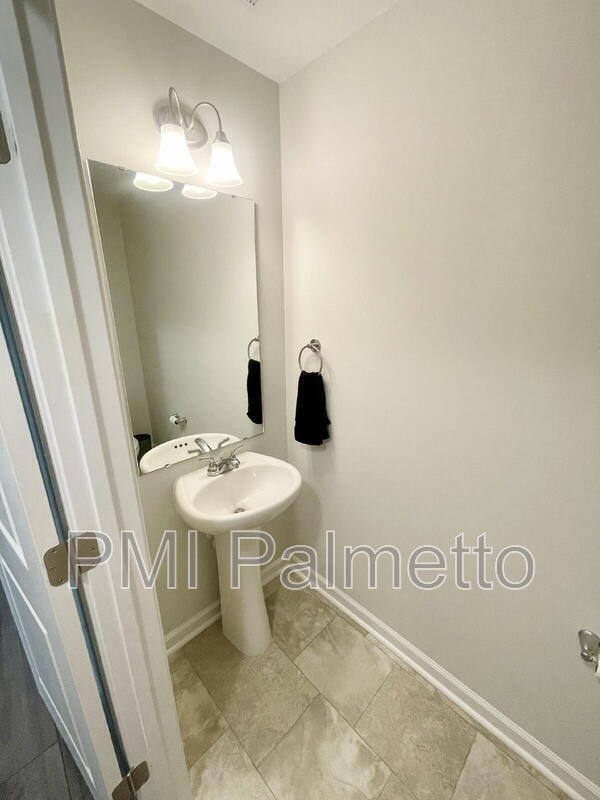 Photo - 633 Wooster Dr