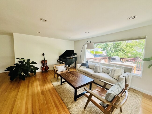 Photo - 3222 34th Ave W