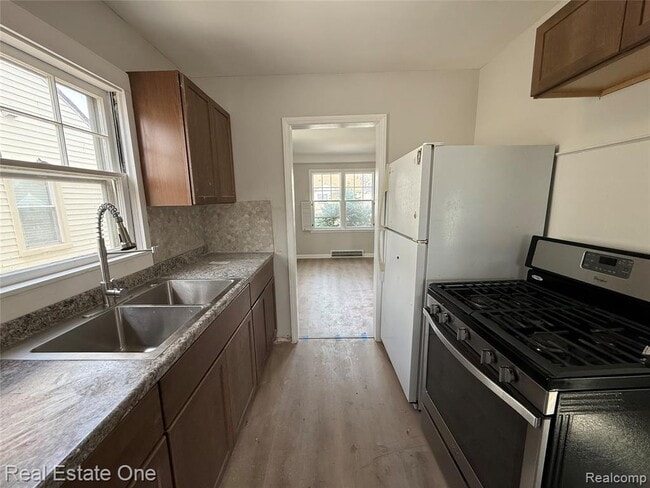 Photo - 24411 Union St