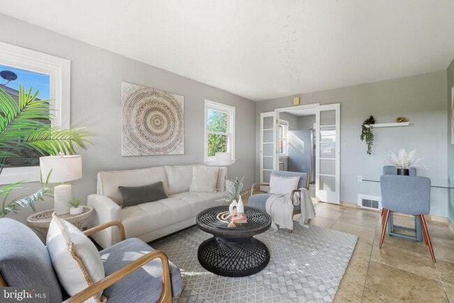 Photo - 6942 University Dr