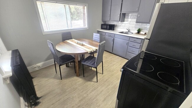 Photo - 939 Duke St Unité Sideview