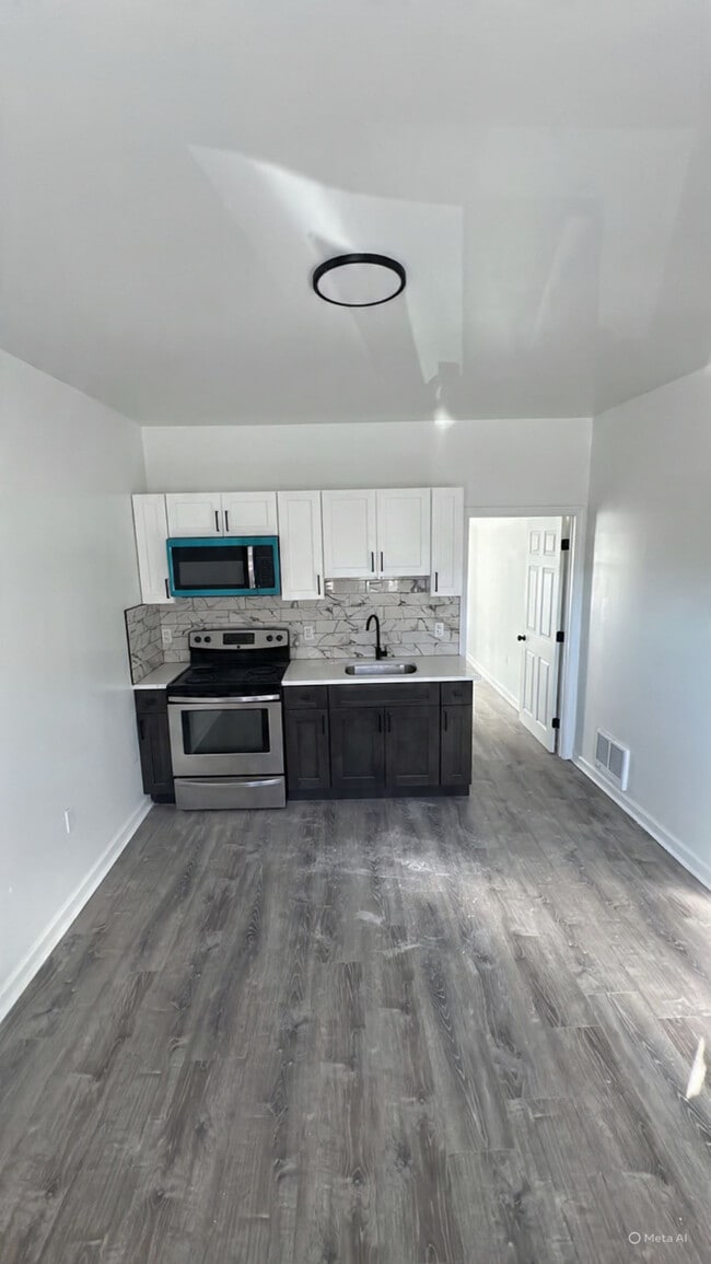 Photo - 1132 W 8th St