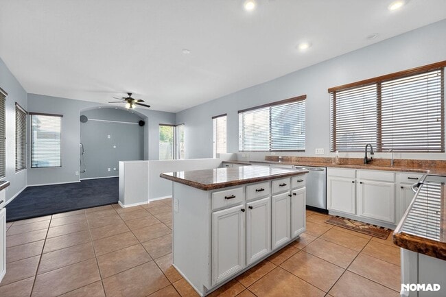 Photo - 1706 E Commerce Ave