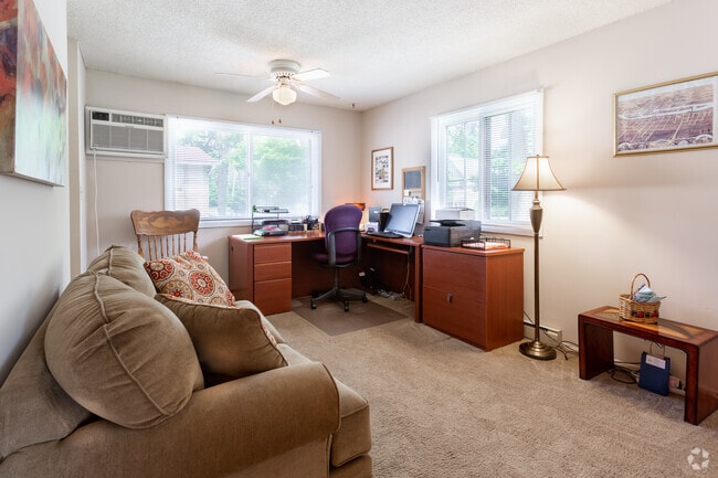 1BR,1BA,450SF - The Bangalo - Lincoln Court