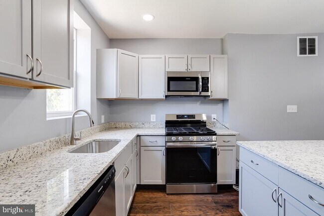 Photo - 1539 Abbotston St