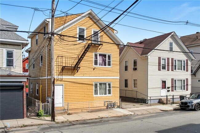 Photo - 555 Branch Ave Unidad 3