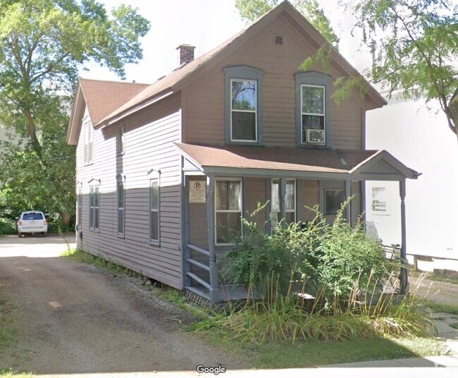 Building Photo - 432 W Doty St Unit 1 Rental