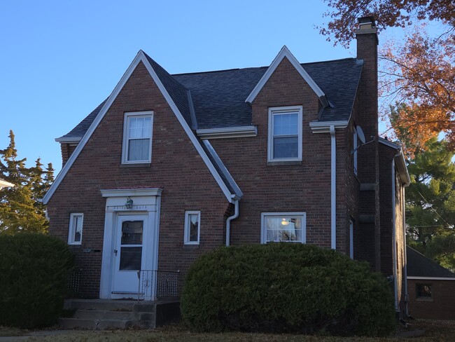 Building Photo - 2615 Davenport Ave Unit Apartment 1