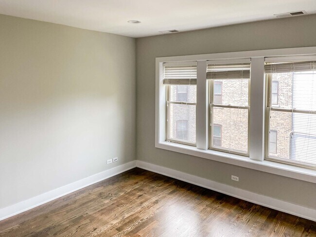 Photo - 3917 N Janssen Ave Unit 3917-3