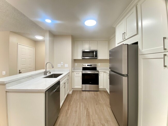 Photo - Beautifully Updated 2-Bedroom Condo! - Warm Springs!