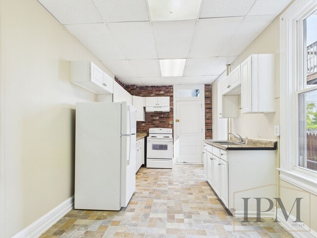 Photo - 837 E Philadelphia St