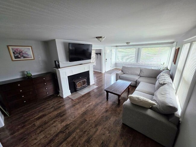 Photo - 417 Simpson Ave
