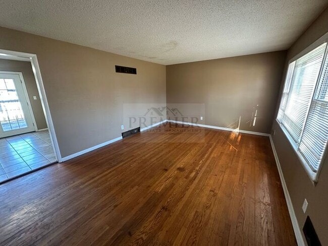 Photo - 7716 Crisp Ave