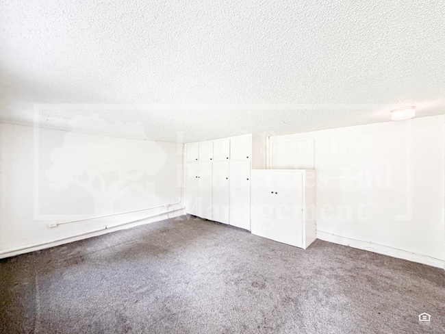 Photo - 1030 Lakewood Ct