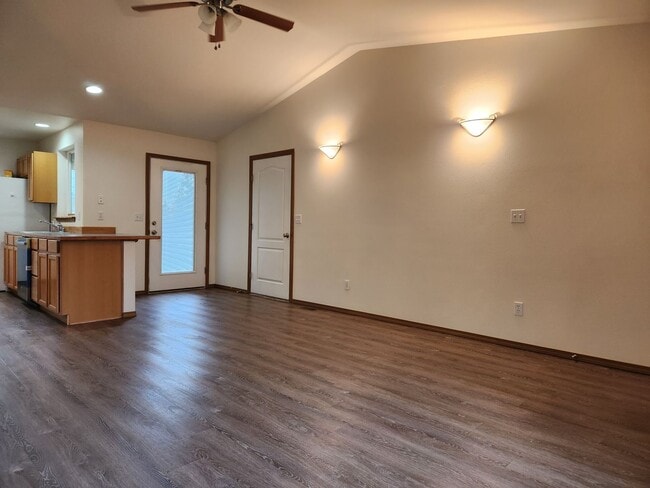 Building Photo - 240 Poplar St