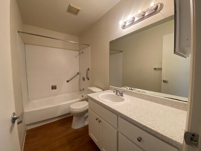 Photo - Eastlake Apartments