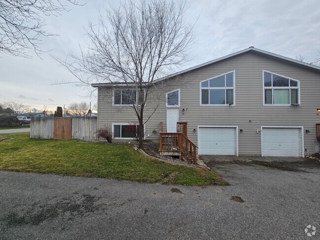 Building Photo - Newly Remodeled Duplex in the Valley Rental