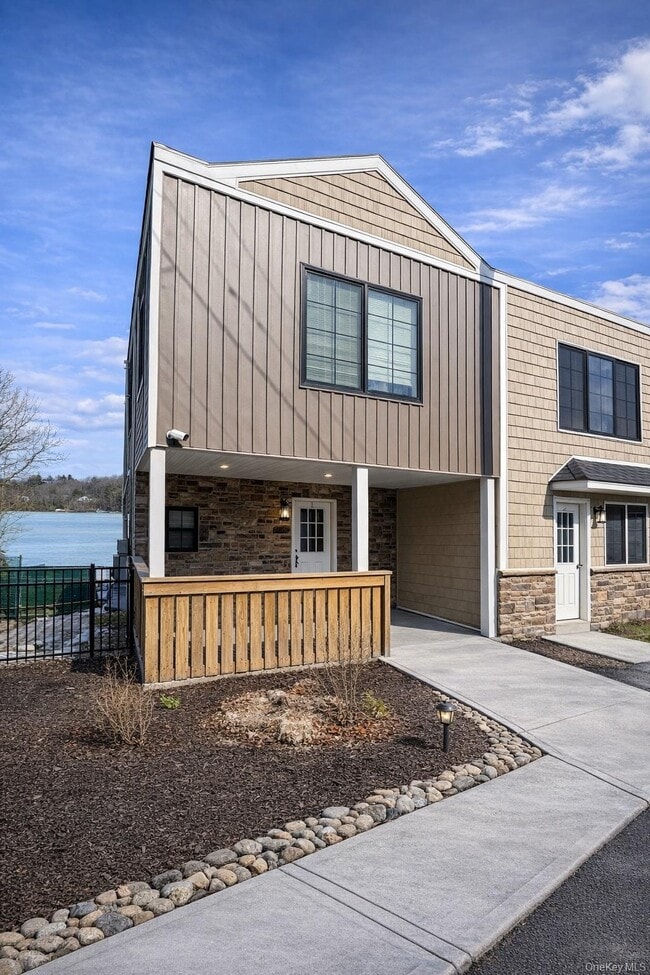 Building Photo - 1140 NY-52 Unit 1