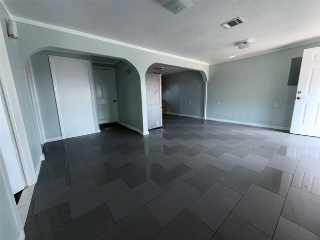 Photo - 13809 Hershe St