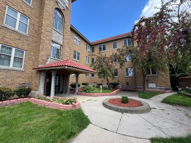 Front Exterior - Grace Manor Apartments