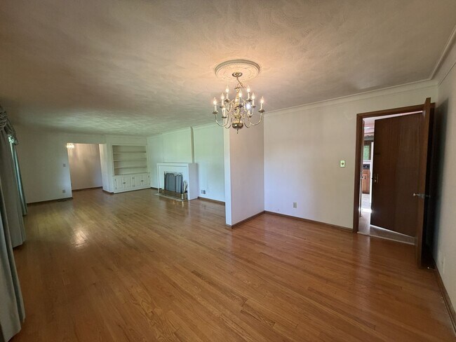Photo - 926 Laurelwood Rd