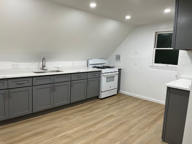 Eat-In Kitchen - 159 Hamilton Ave Unit Clifton Apartment