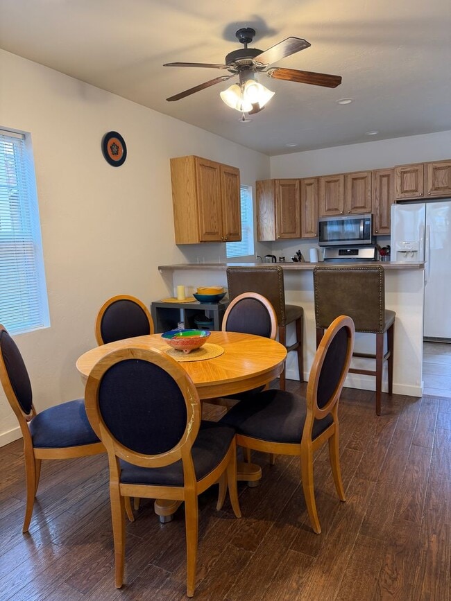 Photo - Furnished 4 Bedroom Townhome in Downtown Carbondale – 6 Month Renta
