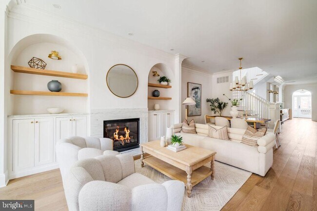 Photo - 2460 Ontario Rd NW