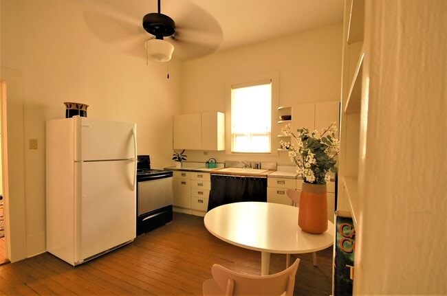 Building Photo - J17 Unit A
