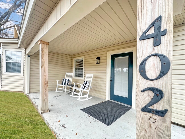 402 Wallace Dean Rd