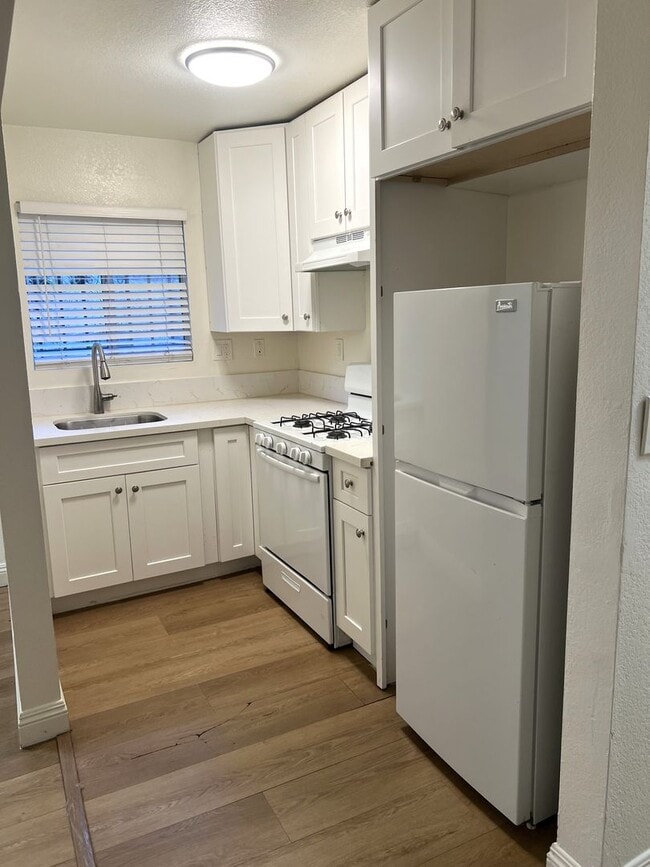 Photo - 227-229 E 78th St Unidad 227 1/2