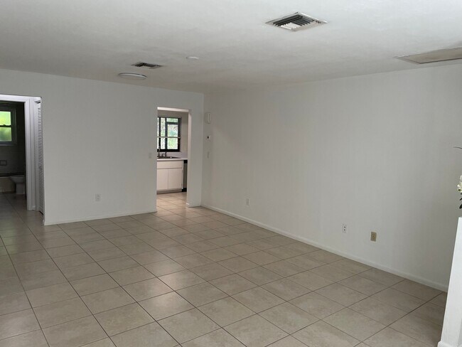 Photo - 10022 8th St N