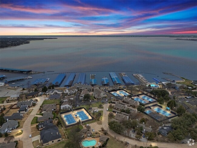 Building Photo - 540 Yacht Club Dr Rental