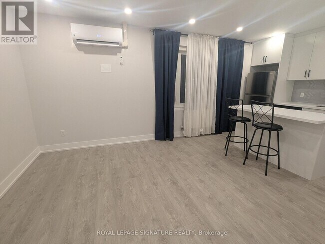 Photo - 28 Leduc Dr Unit 1