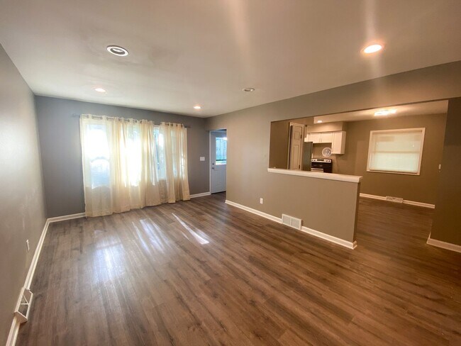 Photo - 5653 N 94th St Unit 5653 Lower