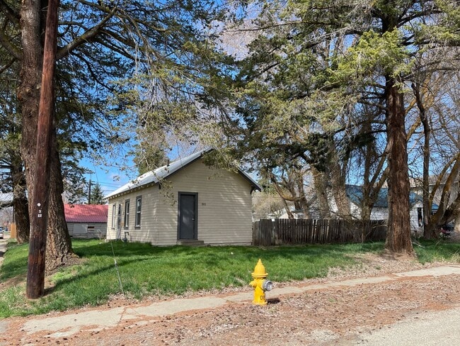 Photo - Cottage Style 1 Bed Home with a Large Yard...