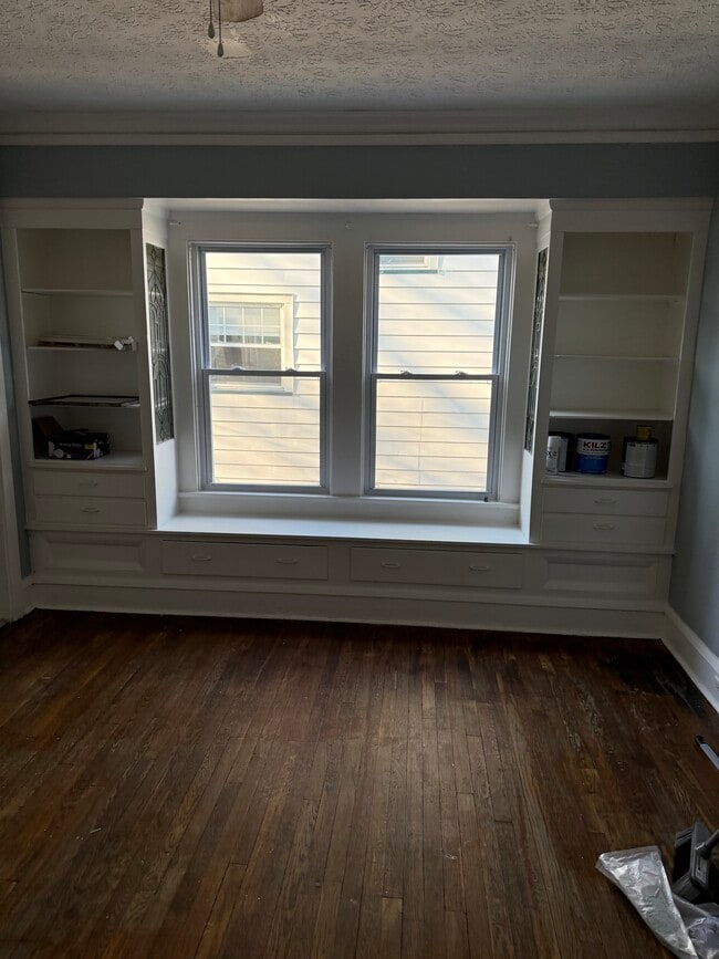 Photo - 1324 W 108th St