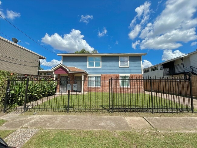 Building Photo - 2915 Palm St