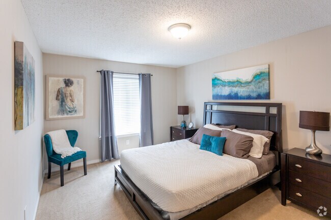 2BR, 2BA - 1055 SF