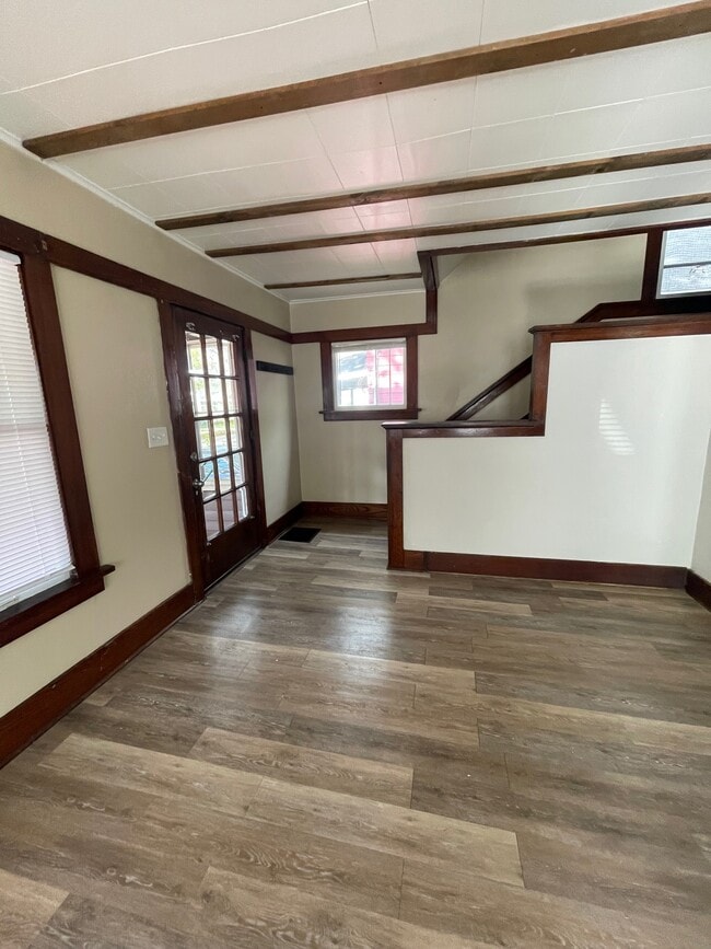 Photo - 1337 Nelson Ave