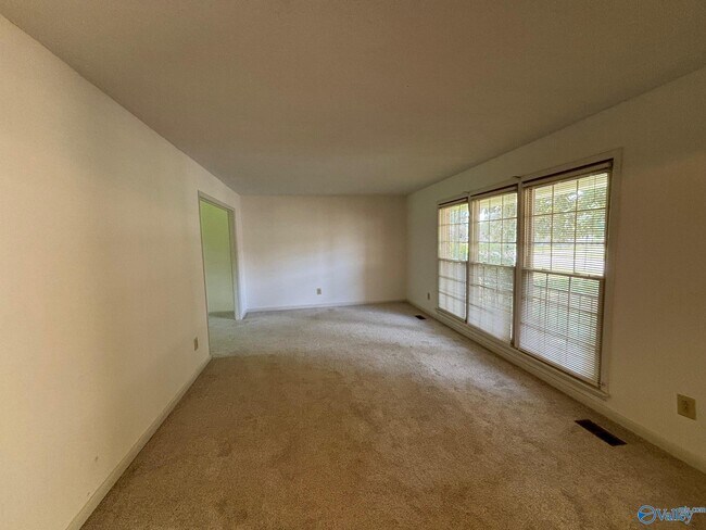 Photo - 1925 Lynnbrook Dr SW