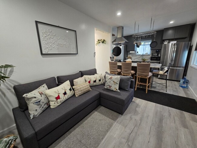 Building Photo - Fully furnished, modern ADU with fully-equipped kitchen shared garden.