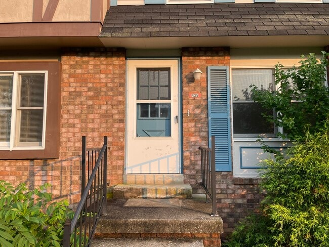 Photo - 435 Cedarcrest Dr