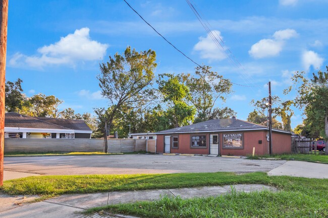 Building Photo - 10041 Fulton St Rental