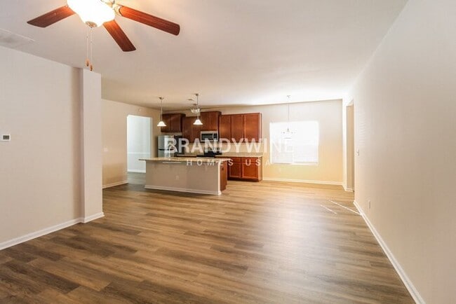 Photo - 604 Armitage Way