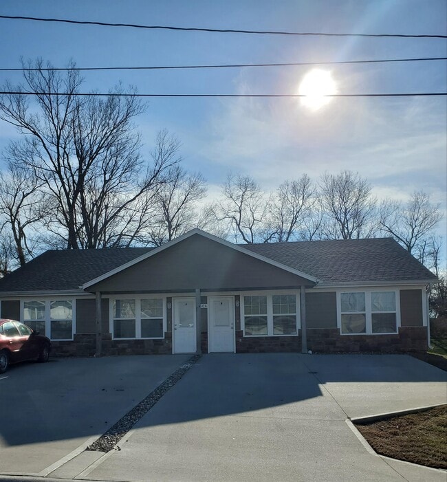 Photo - 606 W Market St