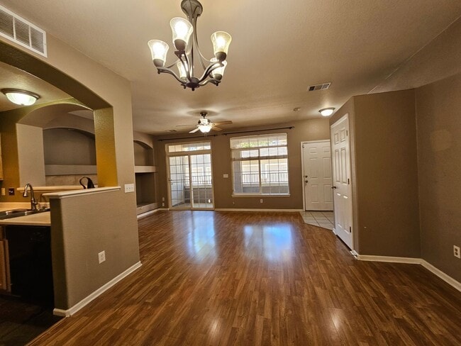 Beautiful Townhome - Great Location - Gara... - Beautiful Townhome - Great Location - Gara...
