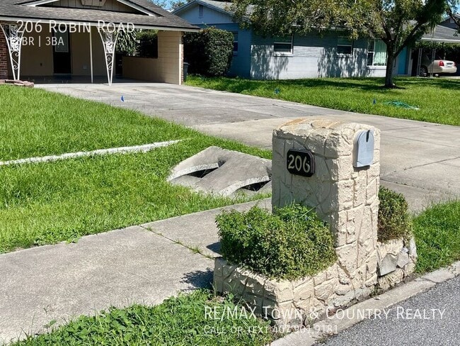 Photo - 206 Robin Rd